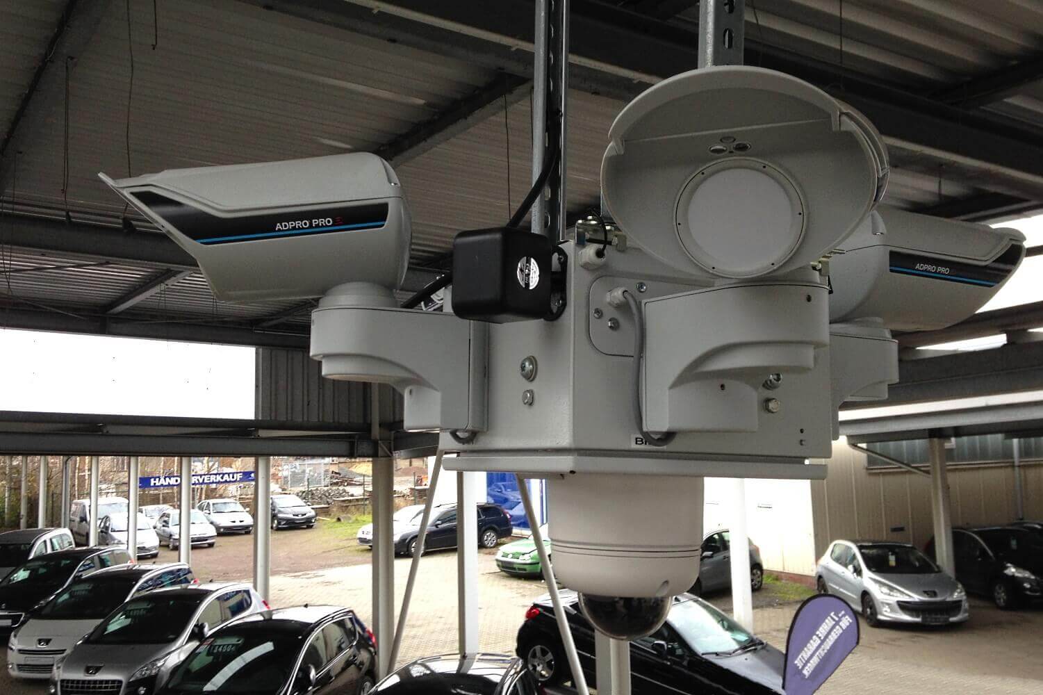 Permanently mounted theft protection with adapted video-head for a Peugeot car dealership in Leipzig